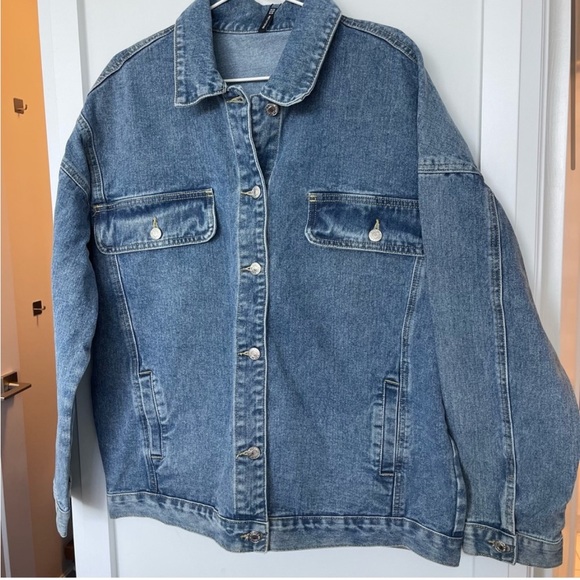 Oversized pretty little thing jean jacket - Picture 2 of 4